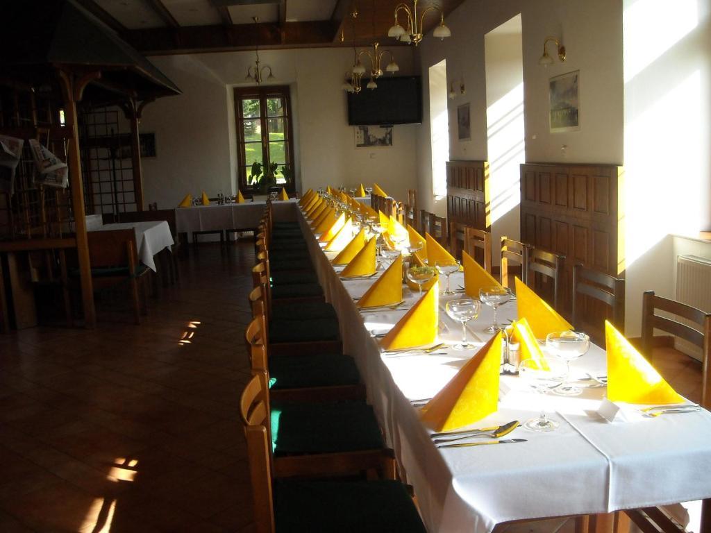 Hotel Excelent Rýmařov Dış mekan fotoğraf